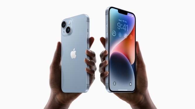 Apple Rolls Out Setup Fix for iPhone 14 Buyers